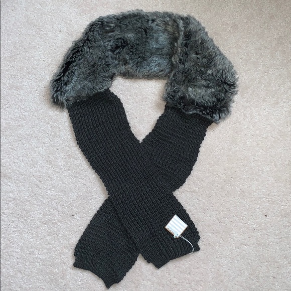 ✨FREE w/ Purchase✨Indigo Faux Fur & Knit Scarf - Picture 1 of 3